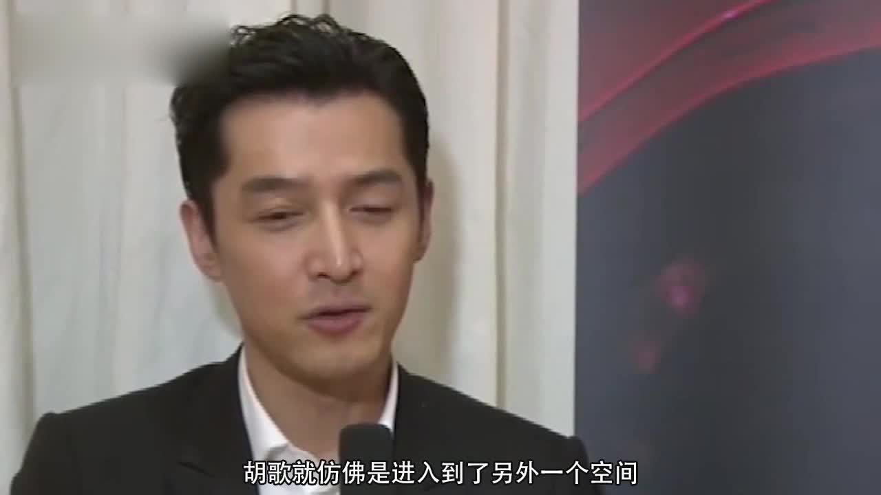 The host asked Hu Ge if he liked to kiss Yan Ni. Yan Ni's rush to answer, contracting my laughing point for a year