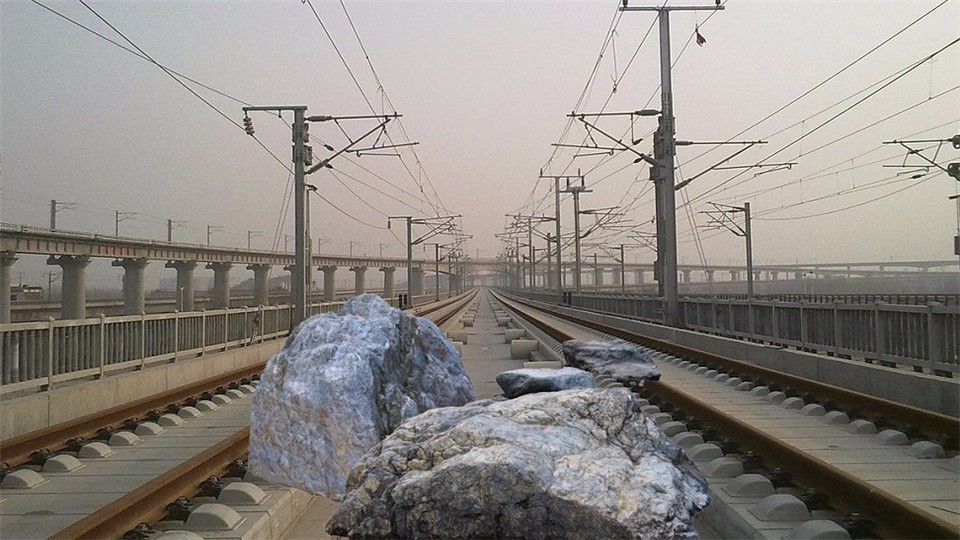 The high speed railway is so fast, what if there are big stones ahead? After reading, I sigh at the bull press of China's high-speed railway