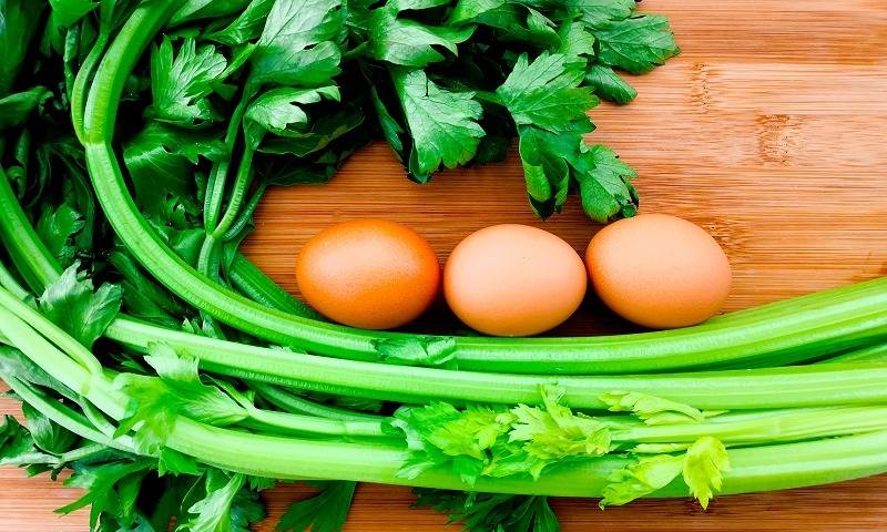 Celery tastes good and has a knack. Add 3 eggs, do not stir-fry or salad, and do not eat enough every time.