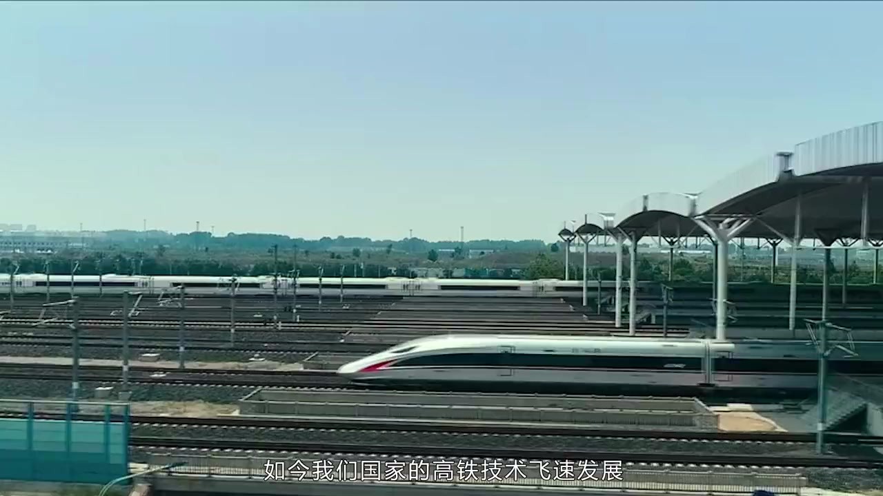 The "mini" high-speed railway in Liupanshui, Guizhou Province, which is 5.2 kilometers long, has traversed a fairy tale world.