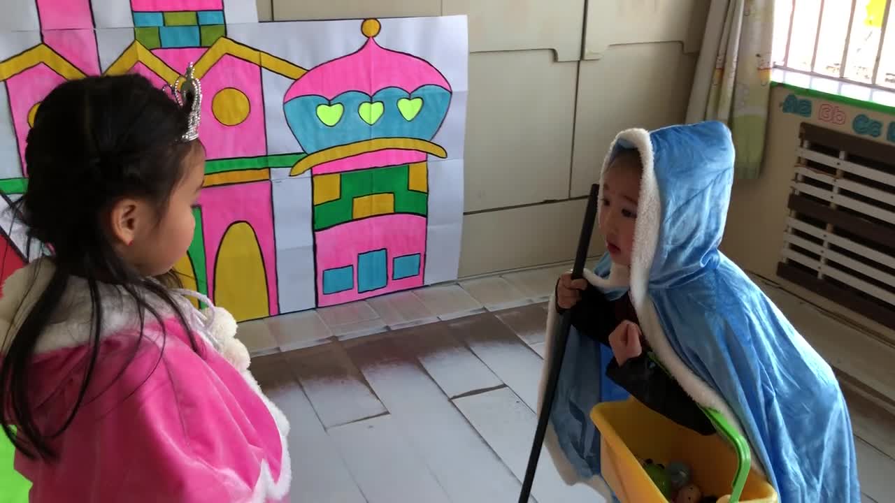 Kindergarten children deduce Snow White's story, too cute!