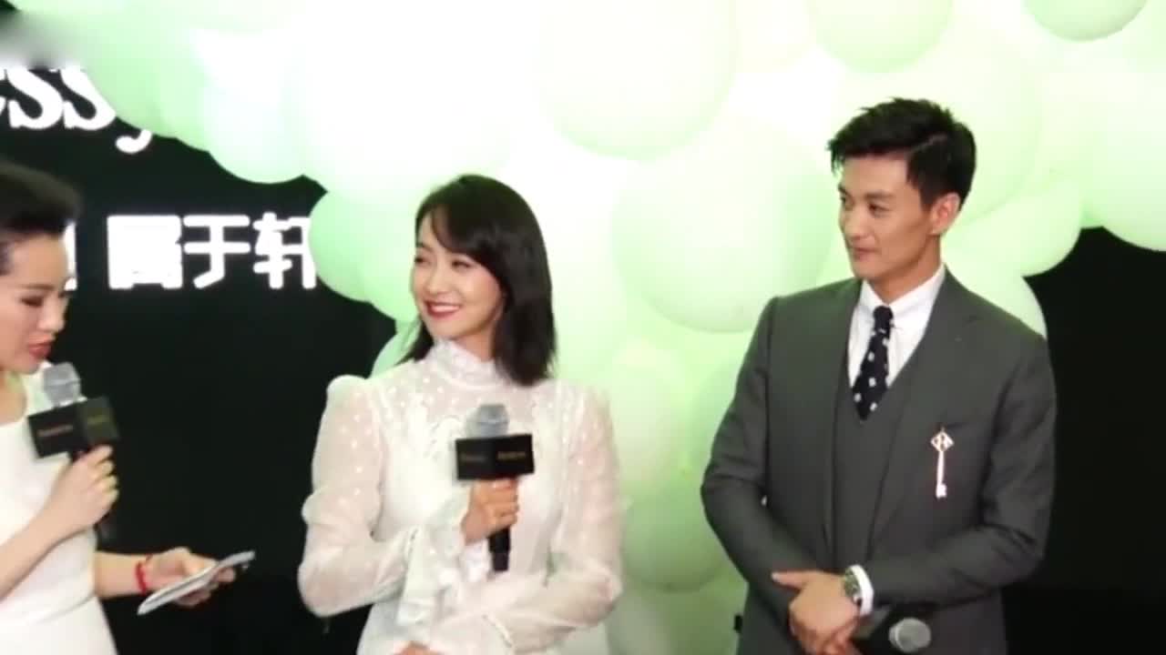 Song Qian's white dress is fresh and elegant, and the amount of self-exposure around Monday is poor.