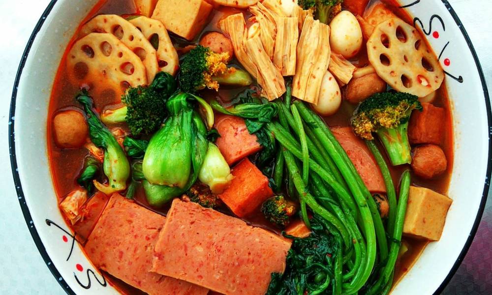 Fried vegetables are always eaten at New Year's Eve. Warm up your stomach by stewing a pot of food. Fresh and spicy food is more addictive than hot pot.