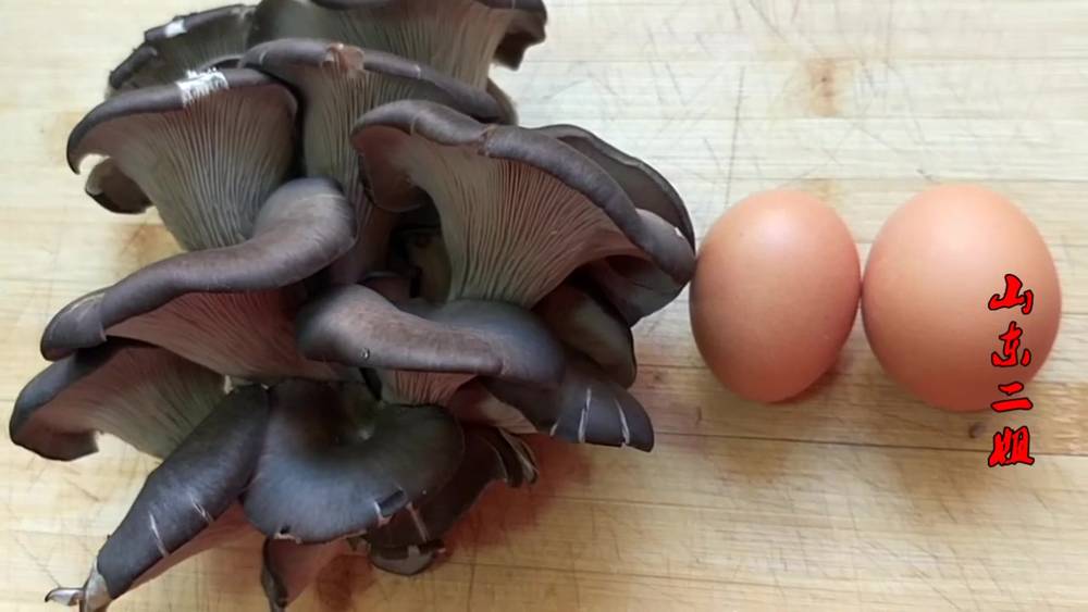 Mushrooms and eggs are my favorite dishes in summer. When I eat, I drink and have an appetite. When I come out of the pot, I drool.