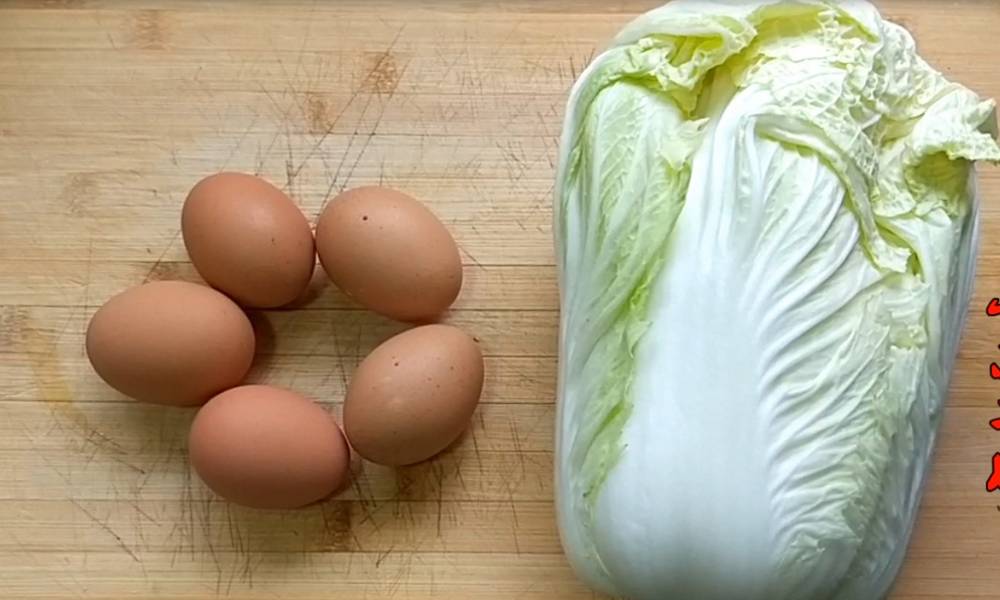 Chinese cabbage and 5 eggs are always eaten. My family eats them six times a week. Every time the children eat them up, they are fragrant.
