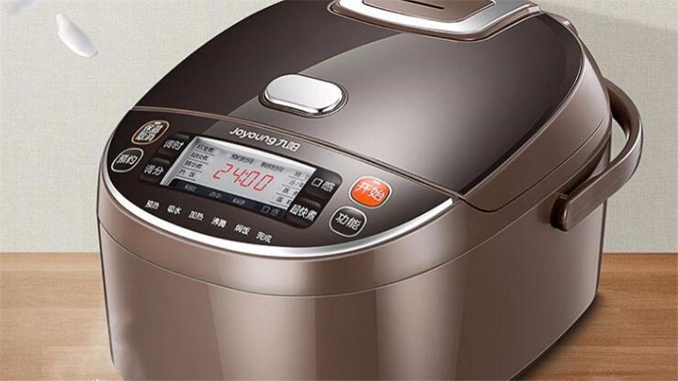 A small way to clean the rice cooker, without a drop of water, gently wipe it clean, try it.