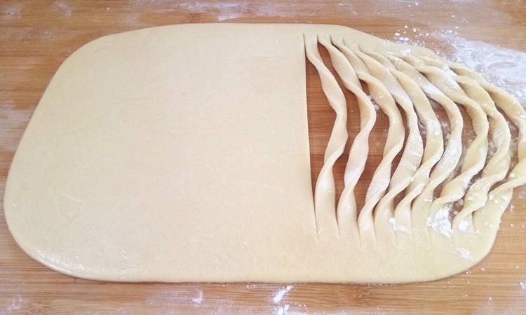 Teach you how to make homemade hand-made noodles, instant change of cake noodles, smooth tendons, my family eat three times a week