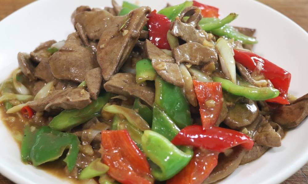 Stir-fried pork liver needs starch or not. The chef teaches you the right way to cook it tender and delicious.