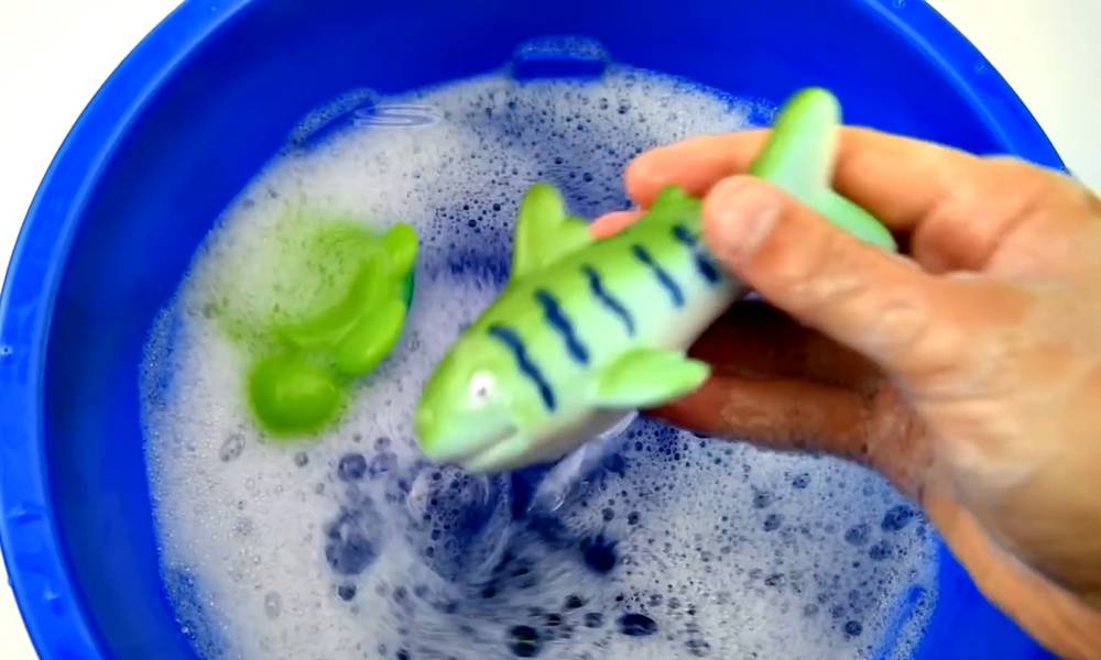 Wang Wang Team Washes Their Shark Toys in a Bubble Pot