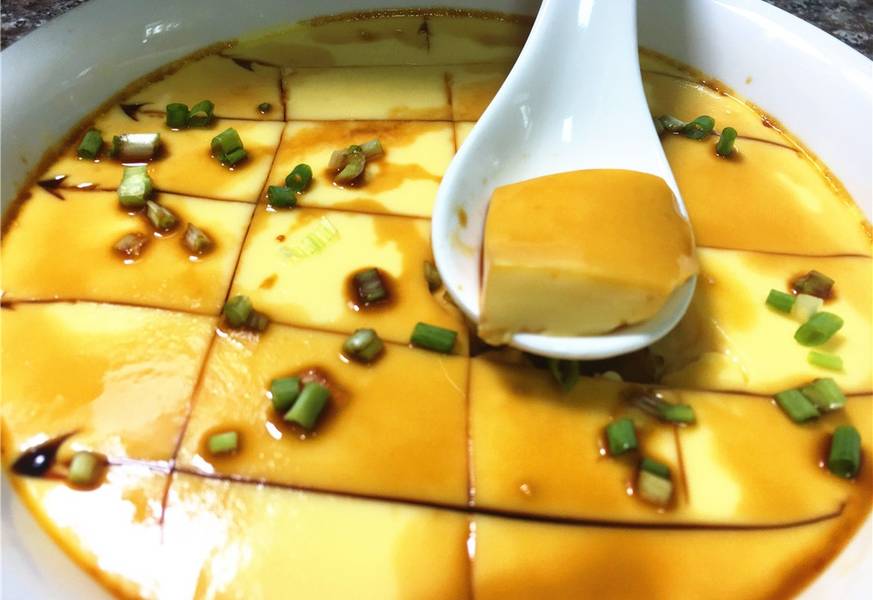 When steaming egg custard, hot or cold water? How to steamed like tofu?