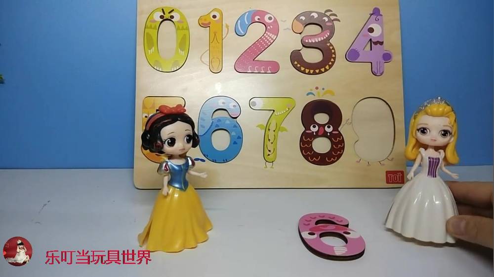Why did Snow White and Amber have two numbers 6 when they were playing a jigsaw puzzle?
