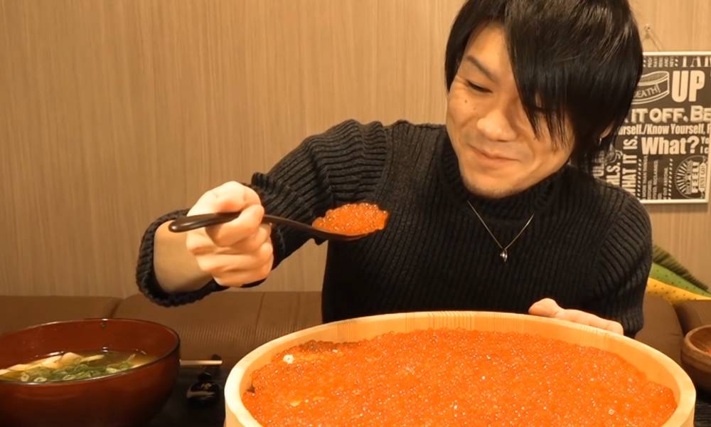 Tens of thousands of yuan and a kilogram of caviar, but the Japanese King of Stomach used to mix rice, netizens: too luxurious