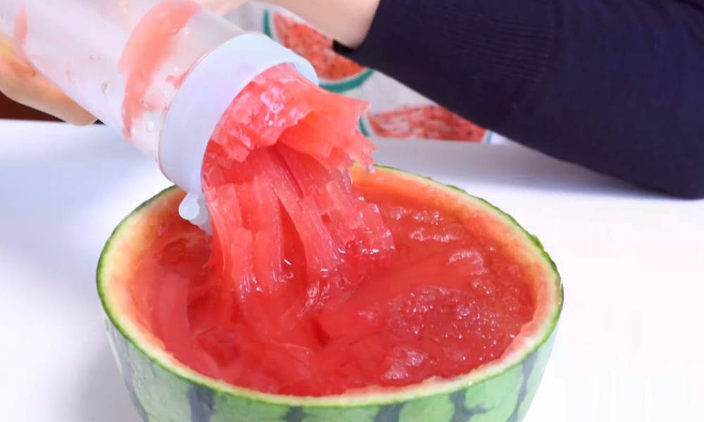 Watermelon Creative New Way to Eat: Niu Ren invented watermelon jelly powder, 10 bowls are not enough for me to eat