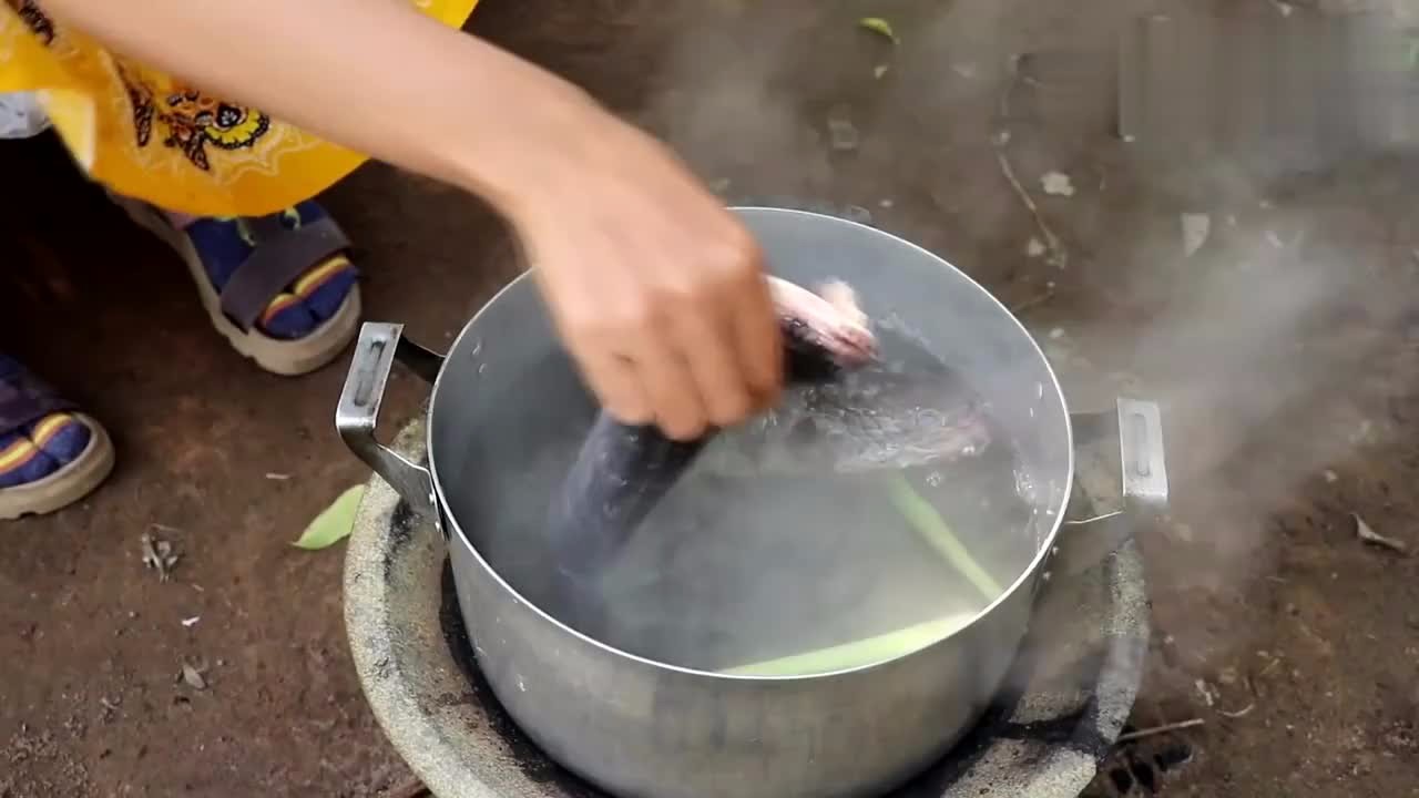 Rural elder sister's curry fish soup noodles netizen: I still eat clear soup noodles bar