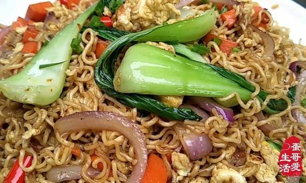 Just like the simple and delicious way of instant noodles.