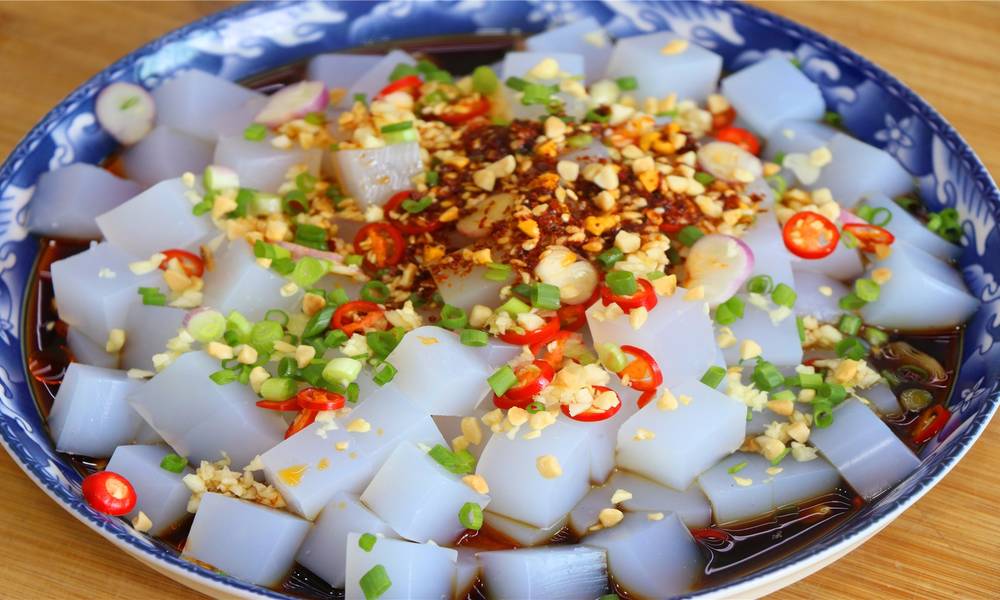 If you want to eat cold powder, you don't need to buy it. The recipe and proportion of Sichuan cuisine chef tell you that you can easily make it at home.
