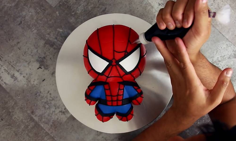 The Mini Spider-Man cake with Qmeng shape is simple and interesting. It can be easily made with zero foundation.