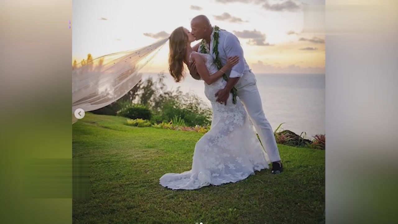 Dwayne Johnson married:Beautiful wedding photo with wife by the sea