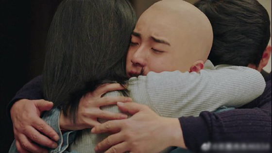 A Little Reunion ep 35-36: Ji Yang Yang cuts hair because of his mom.