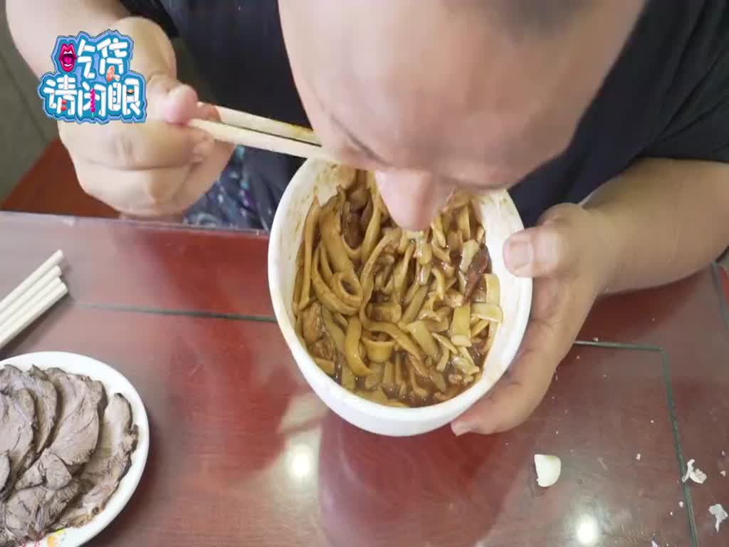 Beijing's hottest Shanxi knife noodles stew knife noodles 151 bowls always queue up, the taste is absolute.