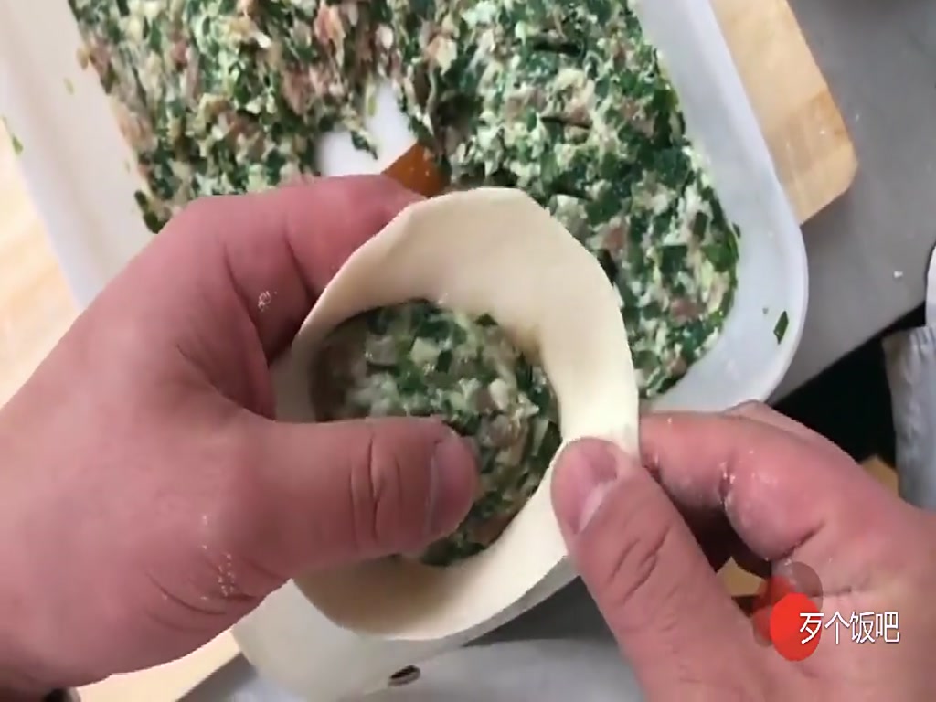 Egg dumplings must be made at one go. It's not so difficult to make a thousand folds of steamed buns.