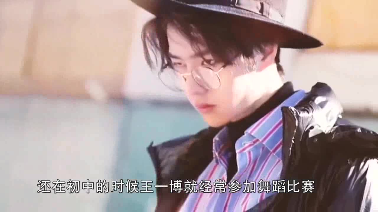 Passers-by encounter Wang Yibo riding a motorcycle, after seeing the people in the back seat, netizen: I am sour!