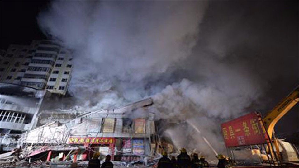 A fire at a construction site in Yinchuan City was extinguished before firefighters arrived.