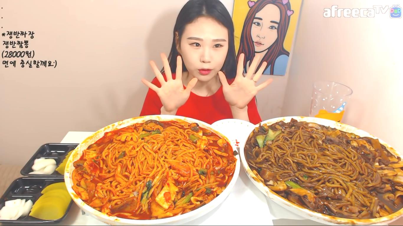 [Earphone Eating and Broadcasting] Miss Korea is eating...! It's better to wear headphones!