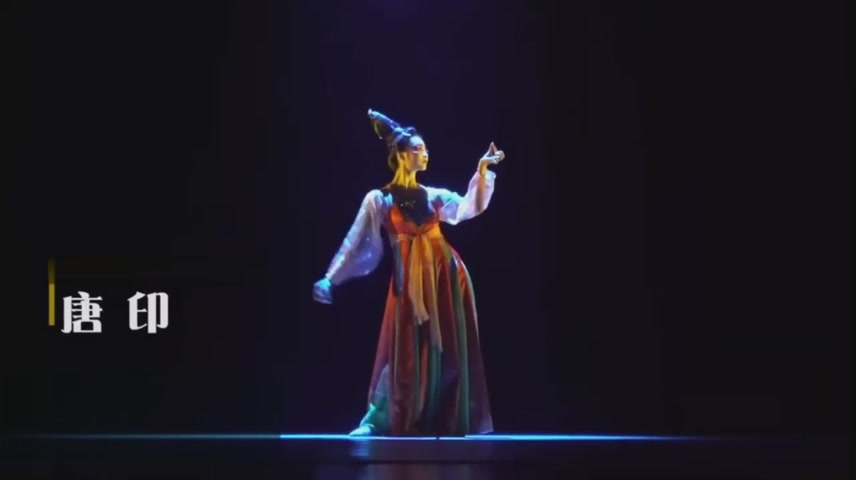 The solo dance "Tang Yin" is as beautiful as a fairy.