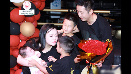 Zou shiming boxer and Ran Yingying the third son face exposure