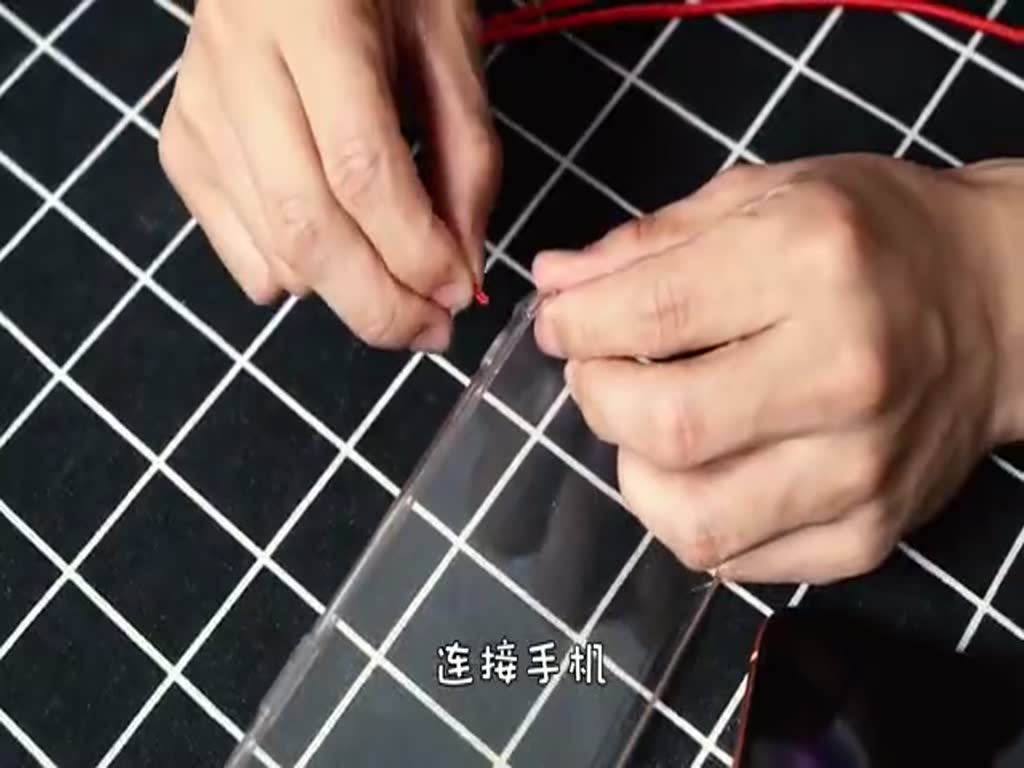 Boy's open-box evaluation of super-soft cool hanging rope, even charging data line, can also be used as a tape ruler