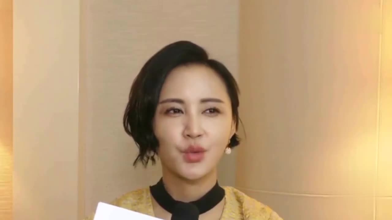 Zhang Xinyi's birthday video greetings, when the camera captured the mobile screen, netizens did not calm down.