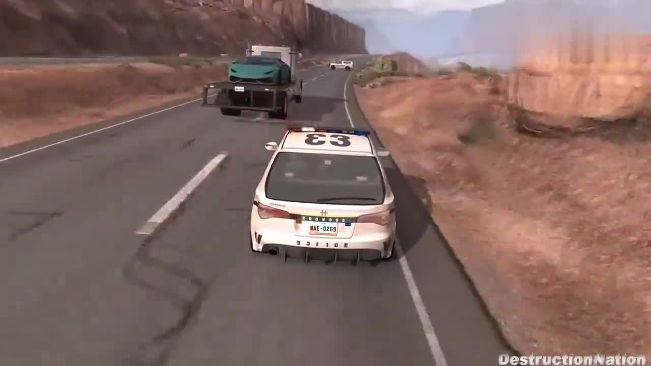 BeamNG: The police car is driving at full speed to catch up with the crazy truck. The picture is too sour.