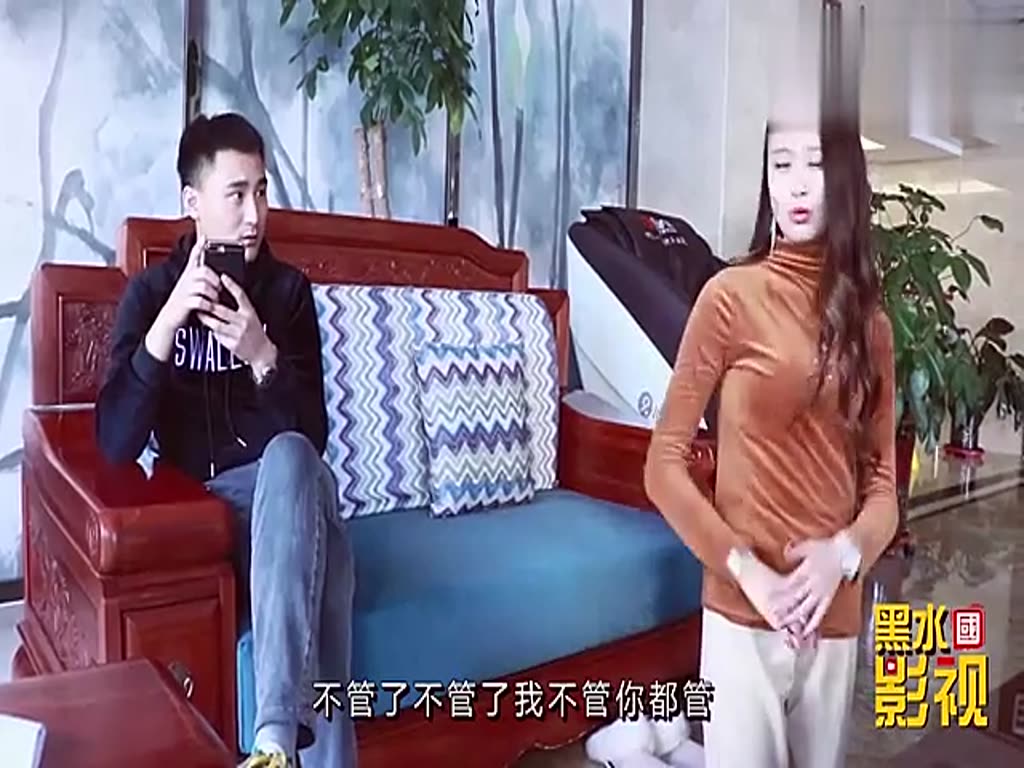 Little couple quarrel, husband a few words, wife obediently kneeling on the ground, is really the first time to see