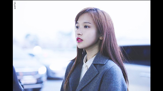 TWICE Myoui Mina Is Crying At The Airport And she has panic disorder. Hope she will be OK.