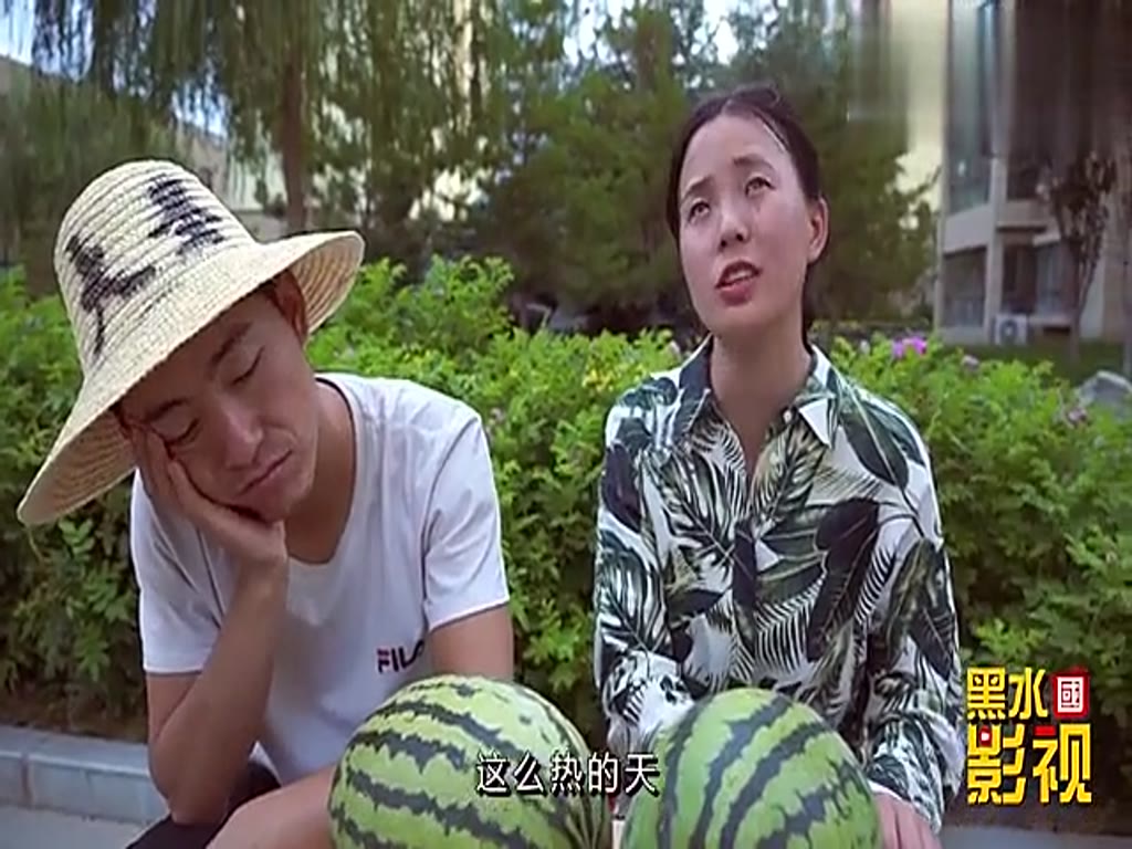 Husband and wife can't sell watermelon, think of a trick, watermelon sold out in minutes