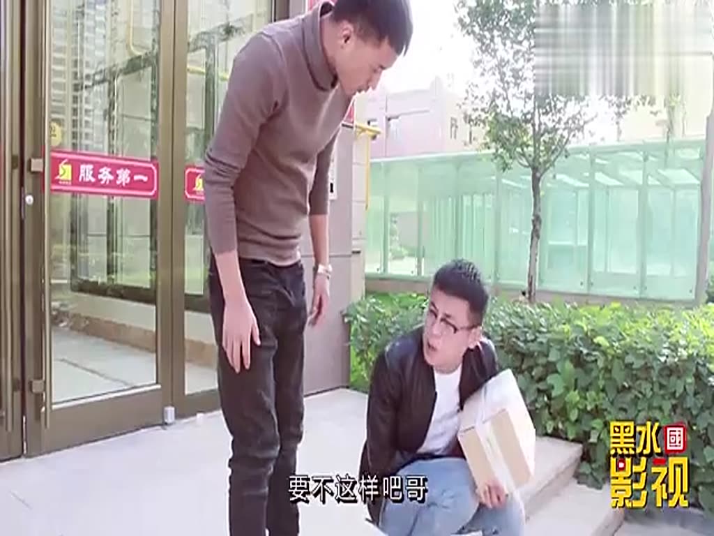 Men pretend to be couriers with stomachache. Good-hearted men help. Be careful when you encounter this kind of thing.