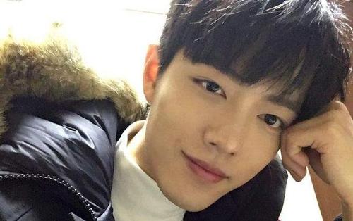 Chinese actor Xiao Zhan was forced by fans to jam letters,The scene was too confused