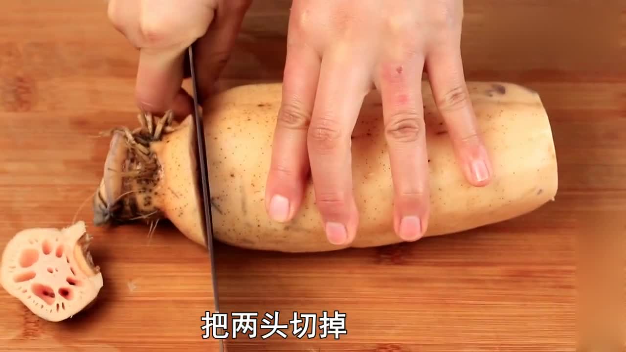 Lotus root has been eaten for decades. This is the first time to eat lotus root. Add 5 eggs to the lotus root and sweep the table.