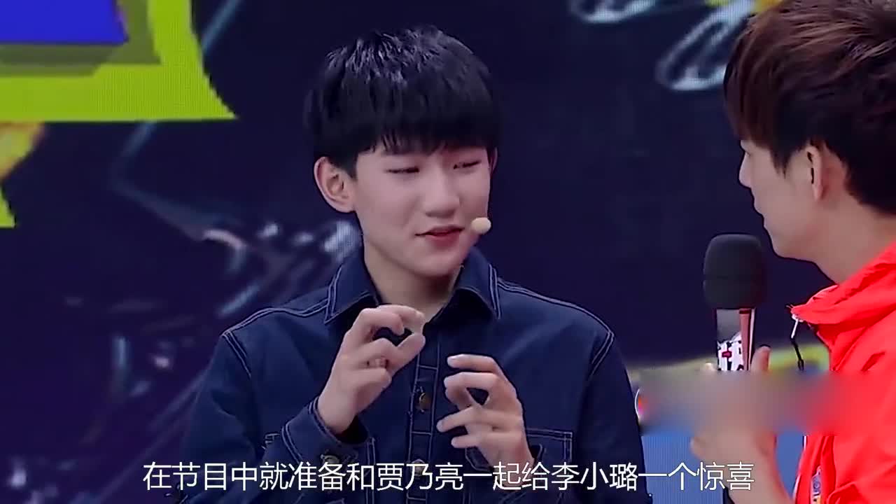 Wangyuan was on the phone in Sweet Program. Unexpectedly, Guan Mai was forgotten. The content of the call was embarrassing and blushing.