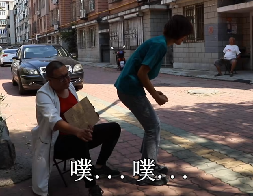 "Master" sniffing his ass in the street to see a doctor. When he sees one, the beautiful woman spits the "Master" on her ass.