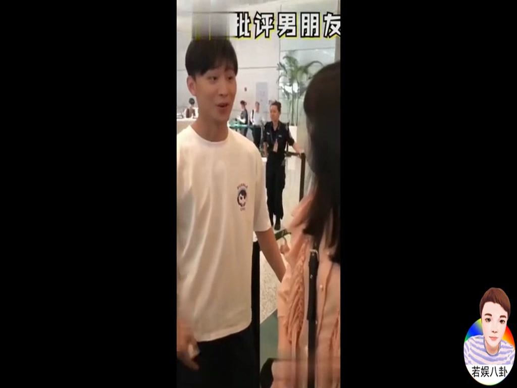 Sweet! Zheng Shuang borrowed socks for his boyfriend to wear, and small pink punches pounded Zhang Heng and scattered dog food on the spot.