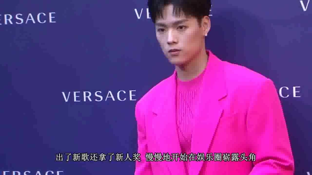 Jinchen's new boyfriend is suspected to be Dong Youlin. They dated in Tiantian.