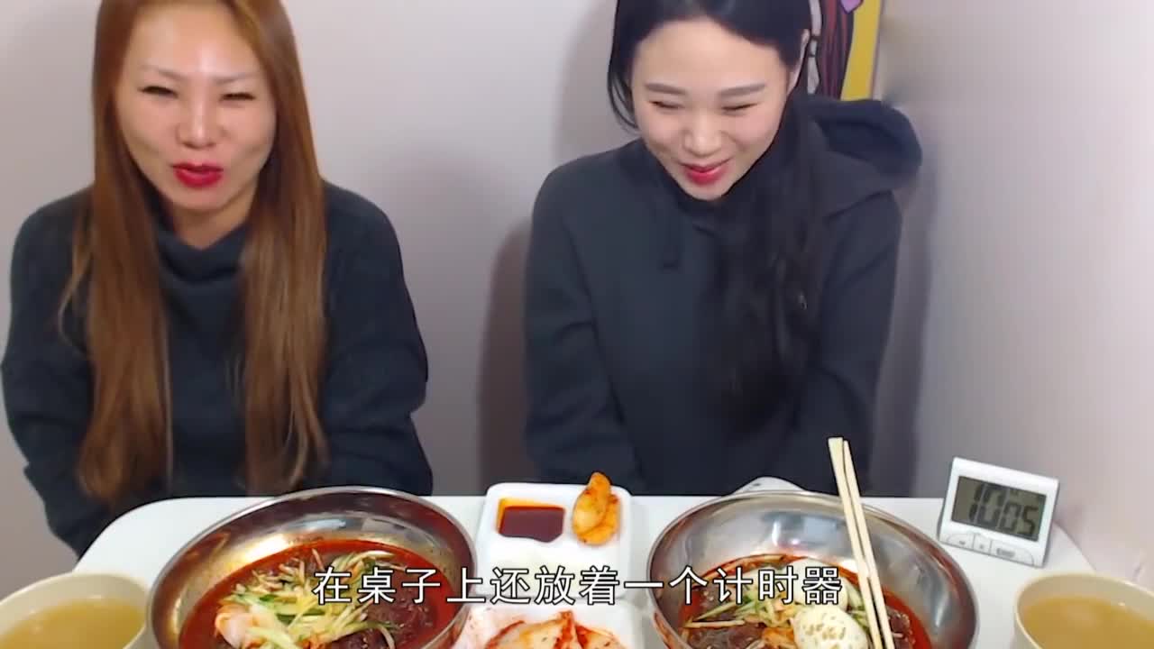The King of Stomach eats and broadcasts with his mother, who eats noodles like drinking water faster than Kamei.