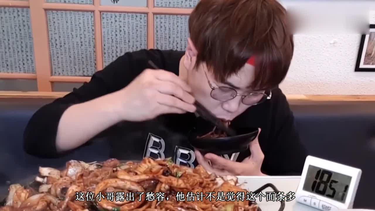 After eating up this large portion of iron noodles, the boss gave away 10 million yuan in vain. Who knows this is all his routine?