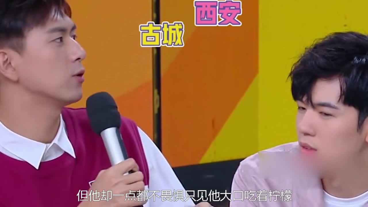 Li now eats lemon so much that she can't let go of the sour juice on her mouth. Yang Zi almost startles when she sees it.