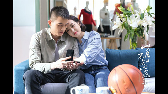 You Are My Sunshine drama: Victoria Song and Oho Ou kiss in sofa.