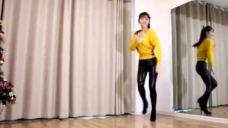 Beauty hot dance "immediate effect" Cai Yilin's original song, sexy skirt, leather pants, thighs, electric buttocks!
