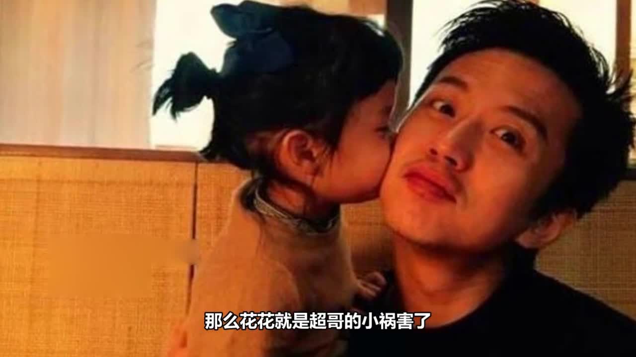 Sun Li exposes pictures of her daughter, Bawanghua, with cute braids on the horns of sheep.