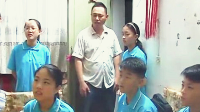 Dad divides the 5 twins into groups for homework. Netizens: What if there is not enough staff for the parents'meeting?